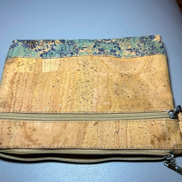 Cork Crossbody from Portugal  - Beautiful Blue Pattern Insert - GUC - Picture 4 of 7